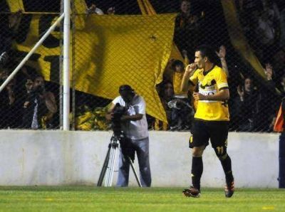 "Olimpo ilusiona: Le gan� a Hurac�n y se subi� a la cima del Nacional B