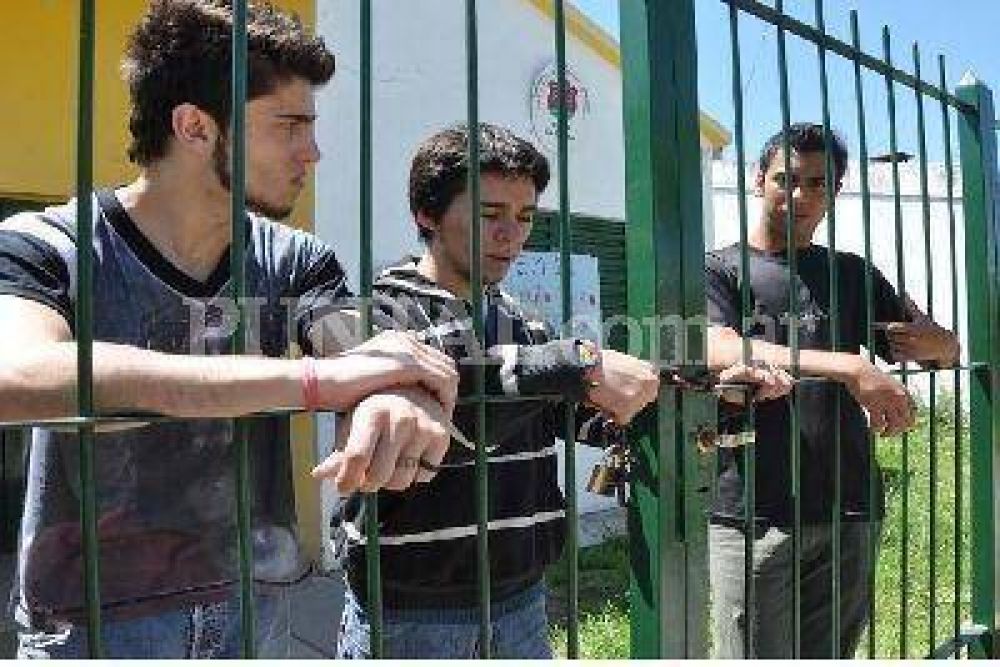  La toma del Ipem 28 continuar� hasta que empiece la construcci�n