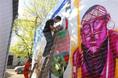 Artistas de varios pa�ses le pintan la cara a La Plata  