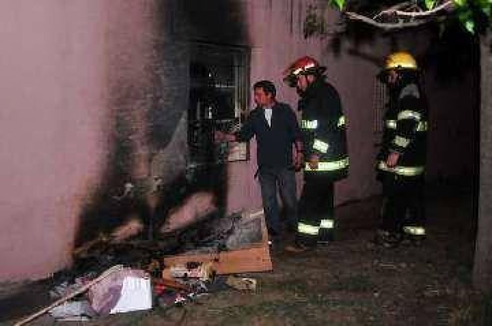 Incendiaron una casa del barrio Rucci en forma intencional