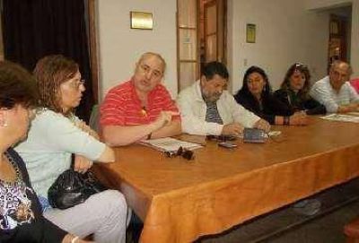La Intersindical responsabiliz� al gobernador por los incidentes y profundiza la protesta