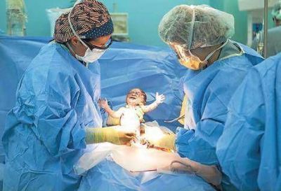 Obstetras ya cobran extras de hasta $ 8 mil por atender partos