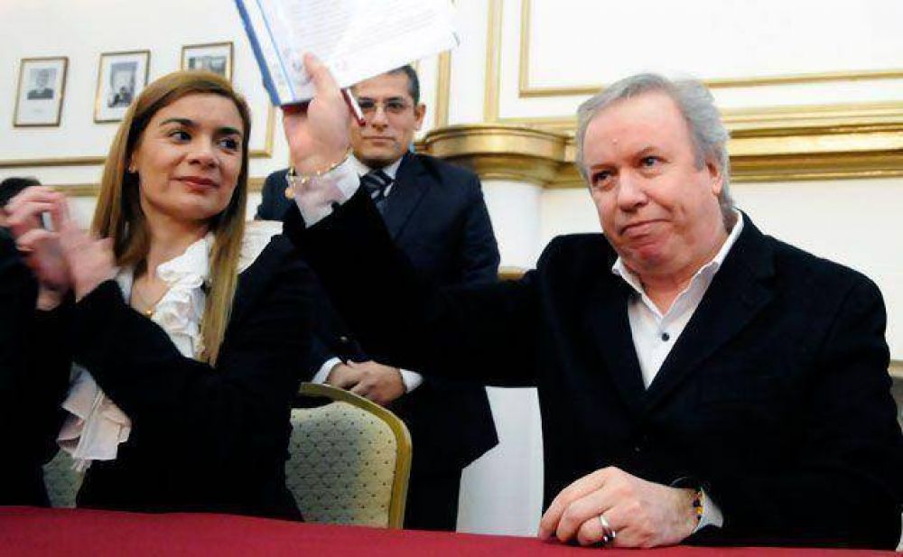 Peralta: �No soy Acevedo. Es necesario juntar 20 mil personas frente a la HCD y exigirles legitimidad�