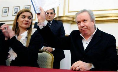 Peralta: �No soy Acevedo. Es necesario juntar 20 mil personas frente a la HCD y exigirles legitimidad�
