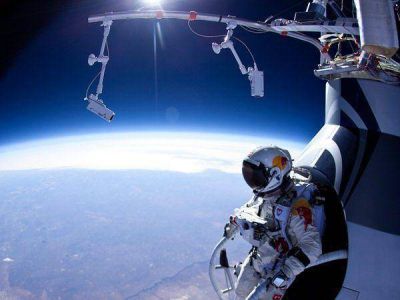 Felix Baumgartner salt� exitosamente desde la estrat�sfera