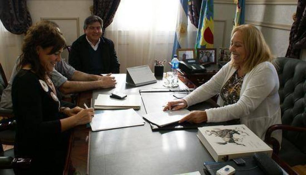 La Intendente Giroldi suscribi� Convenio en el marco del Programa Nacional de Agricultura Periurbana