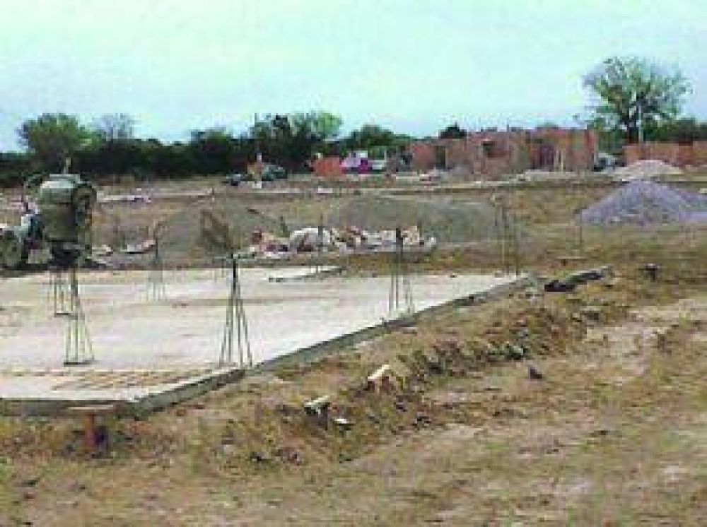 Comenz� la construcci�n del barrio 60 Viviendas