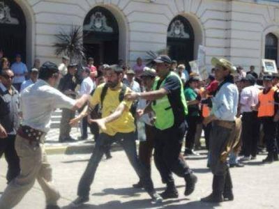 Incidentes en el desfile con una organizaci�n de activistas