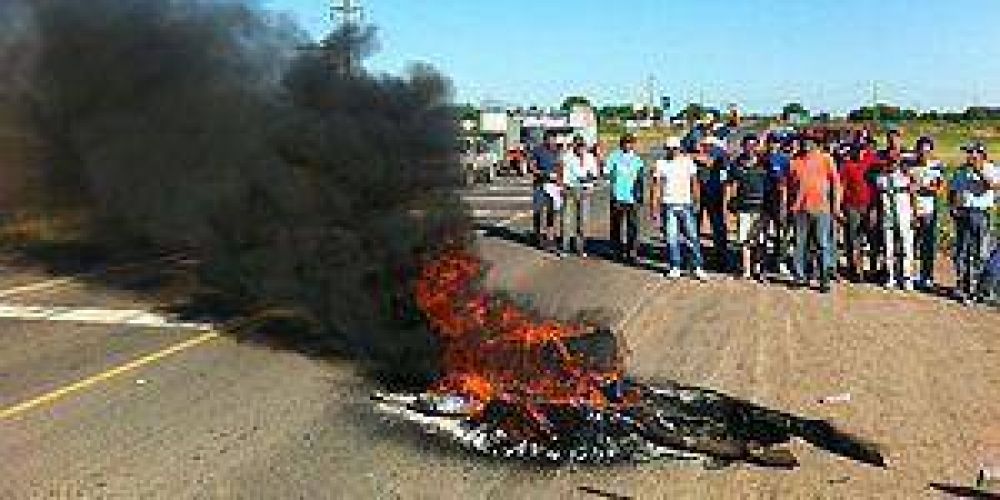  El IAS suspende las carreras y los �burreros� cortan la ruta