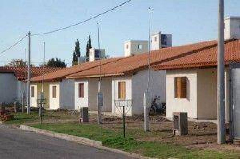 Entregan medio centenar de viviendas en el noroeste provincial