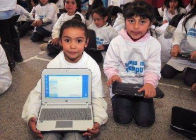�Todos los Chicos en la Red�: El Gobernador entregar� computadoras en cuatro escuelas de la Ciudad