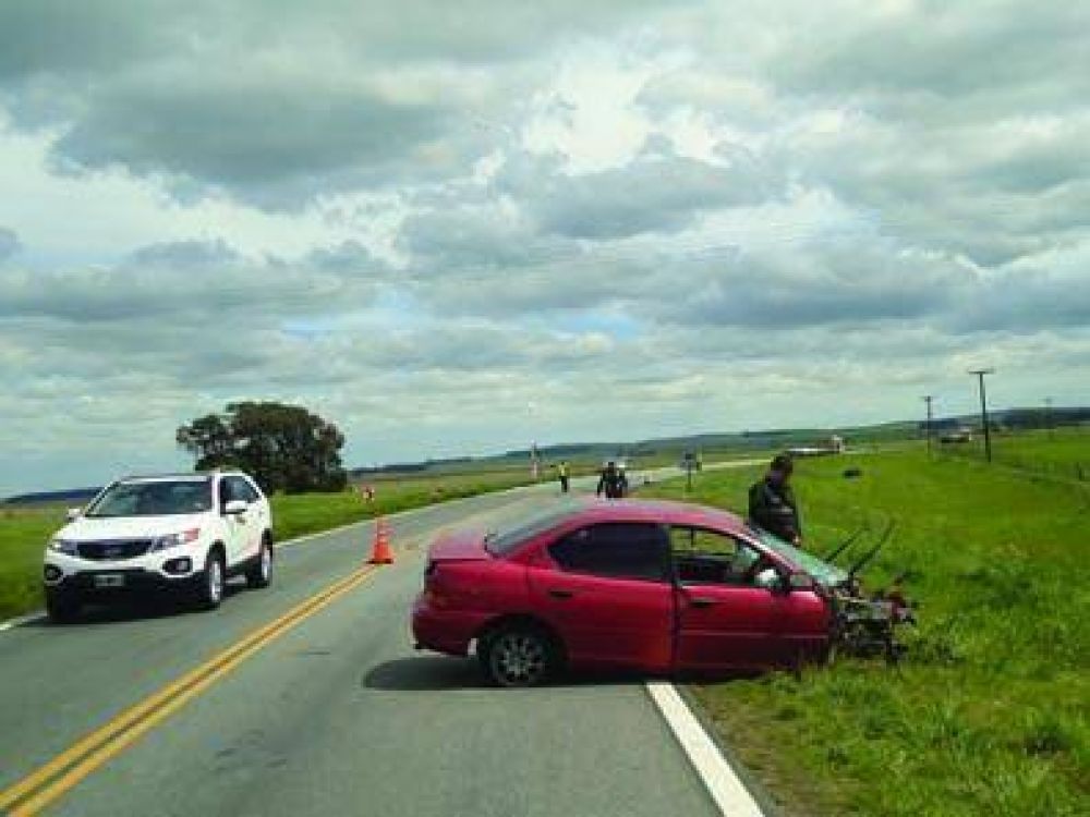 Una familia se salv� de milagro al incrustarse de frente contra un acoplado en la ruta 226