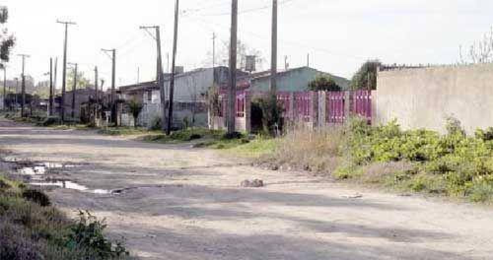 Vecinos del barrio Tiro Federal piden por las cloacas 