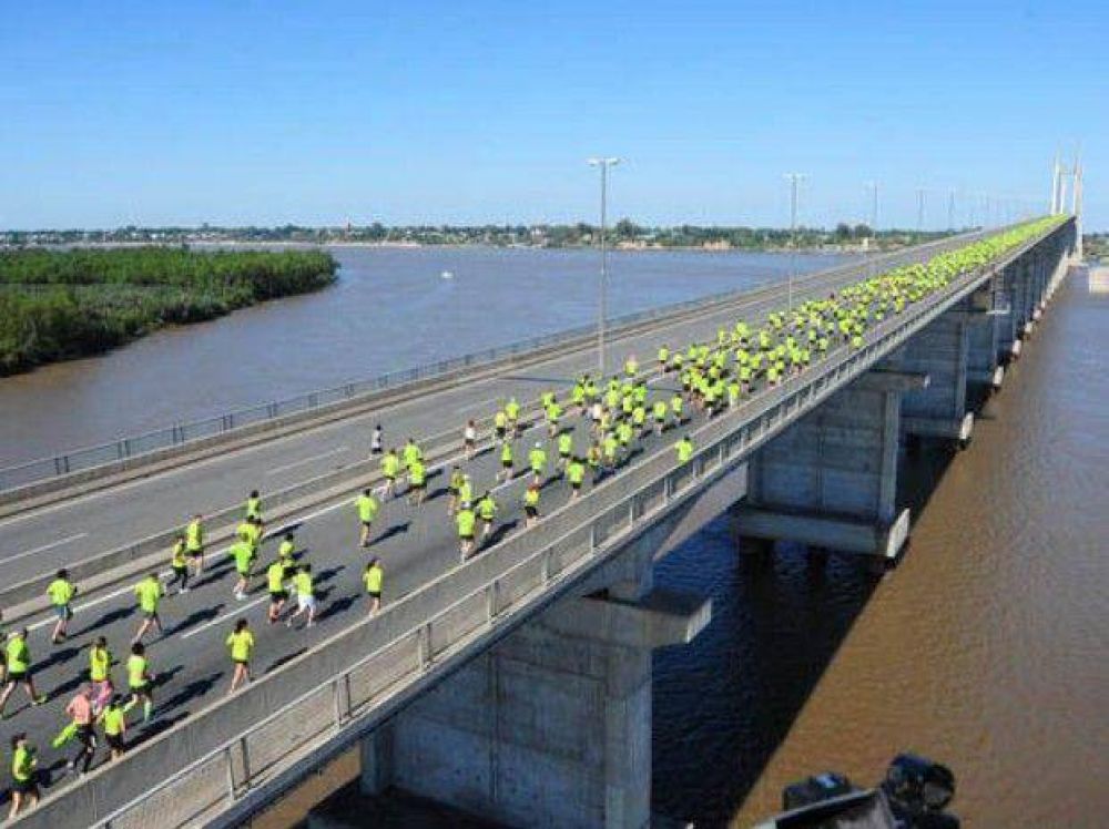 Cuatro mil corredores le dieron un toque especial a la Marat�n del Puente