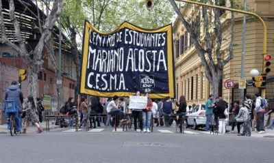 Los alumnos levantan la toma en el Mariano Acosta, pero contin�a en otras 50 escuelas