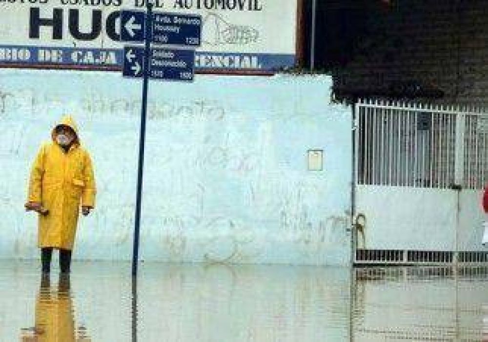 Evacuados e inundaciones en el sur y el oeste de la ciudad por la lluvia 