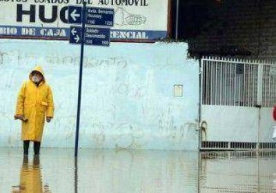 Evacuados e inundaciones en el sur y el oeste de la ciudad por la lluvia 