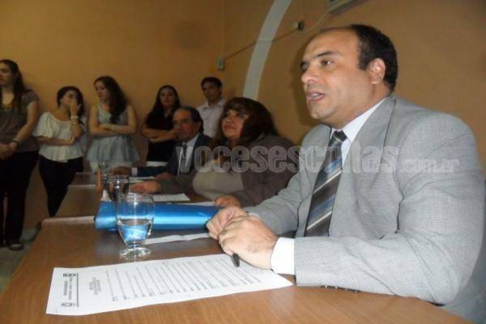 Concejales radicales le sueltan la mano a Sim�n Quintar
