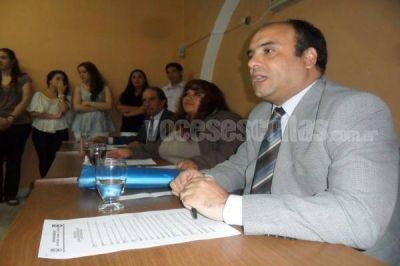 Concejales radicales le sueltan la mano a Sim�n Quintar