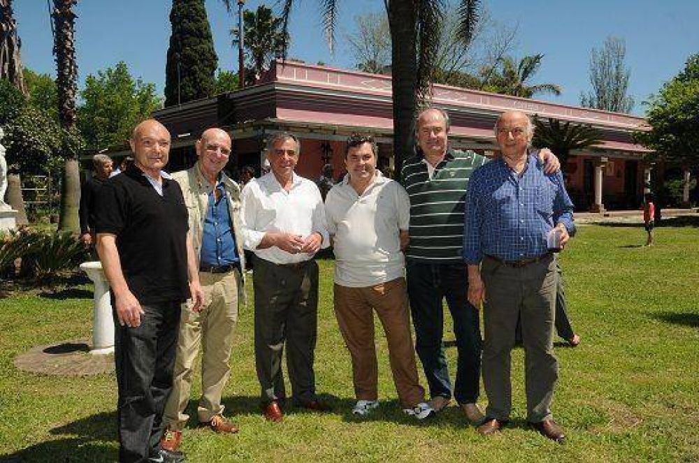 Cariglino junto a la Sociedad Rural