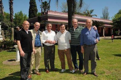 Cariglino junto a la Sociedad Rural