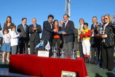 Entregaron el Gran Premio San Isidro Melchor Posse en el Hip�dromo
