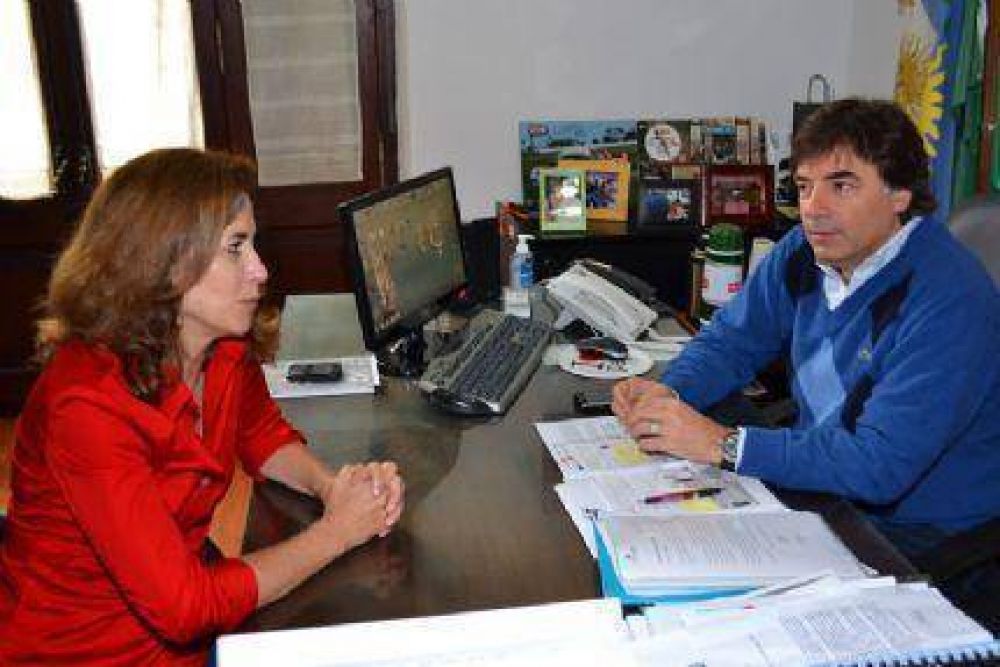 Pablo Fern�ndez se reuni� con la Diputada Alejandra Mart�nez