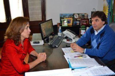 Pablo Fern�ndez se reuni� con la Diputada Alejandra Mart�nez