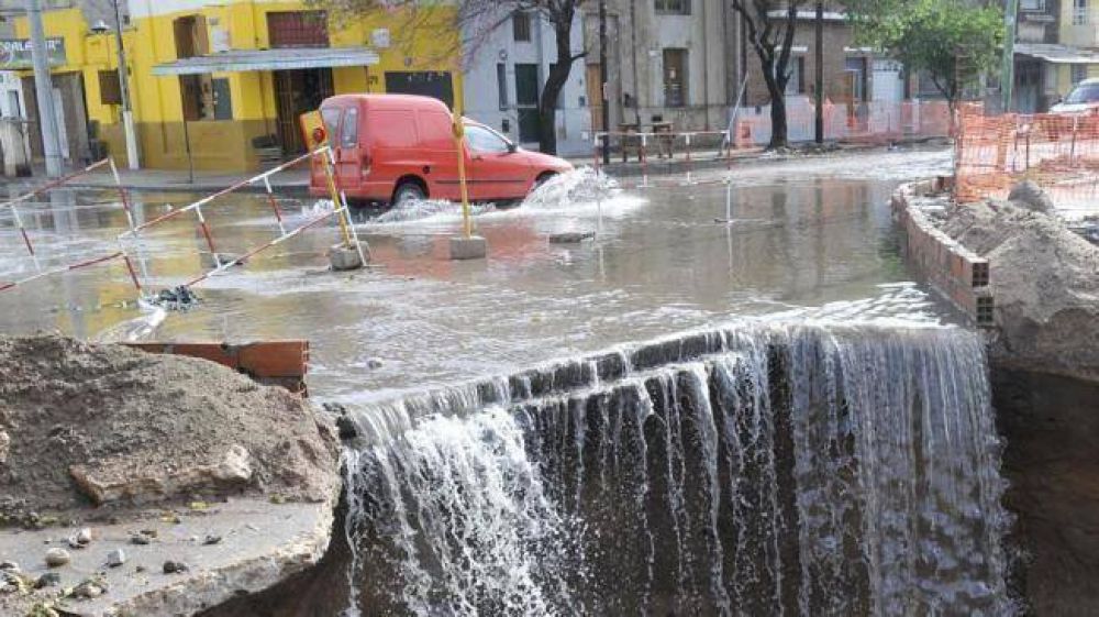 Comerciantes atrapados por el desag�e