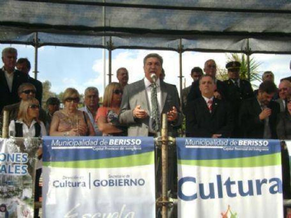 Culmin� la fiesta del Inmigrante: �Tenemos la oportunidad de refundar la ciudad�, dijo Slezack