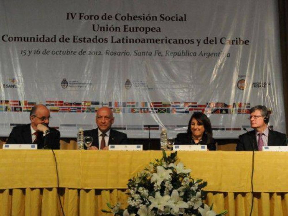 El comisario de Empleo de la UE disert� en Rosario, en las preparatorias de la Cumbre de 2013