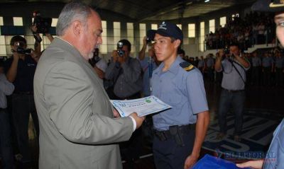 Con una formaci�n de dos a�os, m�s de 700 polic�as se incorporan a la fuerza