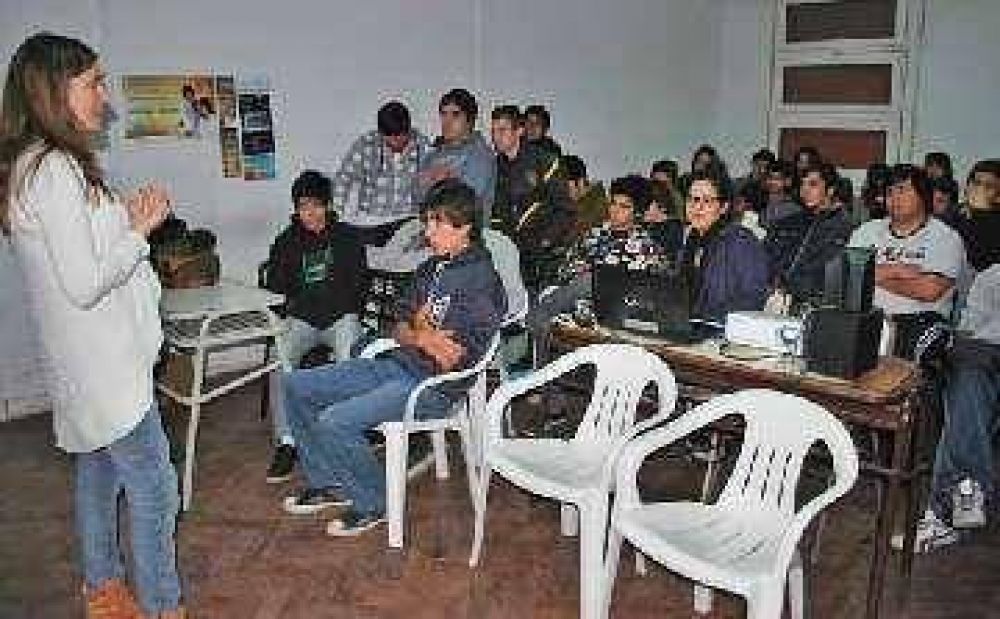 Talleres de orientaci�n vocacional en colegios de Pico