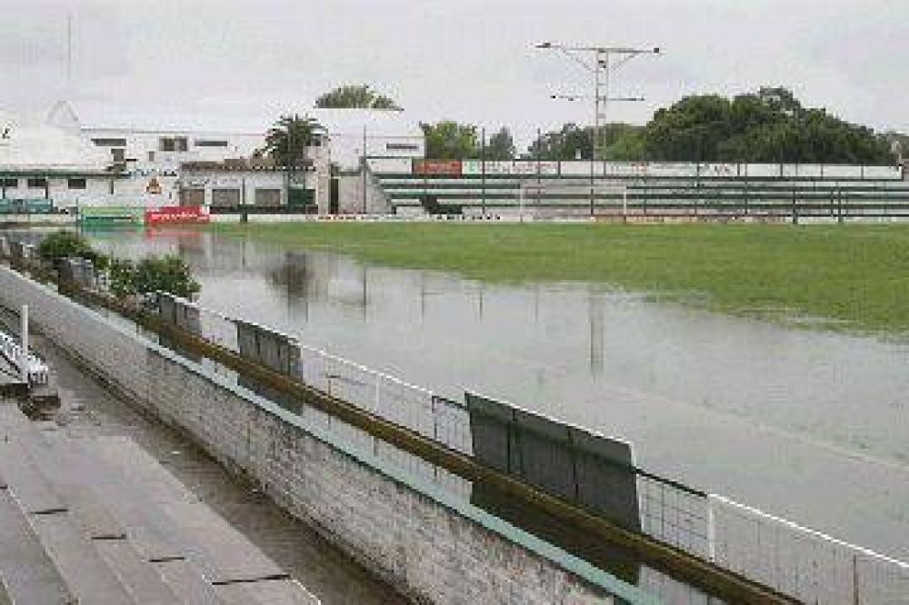 Consecuencias de la lluvia: el Colegio Amela suspendi� sus clases por mamposter�a ca�da y se inund� la cancha de Ferro	