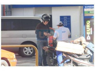 Hoy comenzar�n a controlar que se venda nafta s�lo a quienes lleven casco