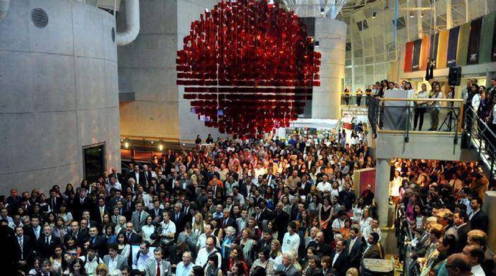 La Feria del Libro abre con una fuerte pol�mica pol�tica