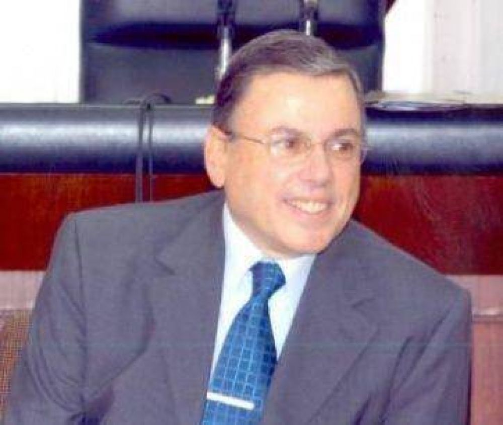 De L�zzari en Senado por Enjuiciamiento
