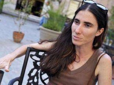 Para los cubanos, eliminar los permisos de salida "es el fin" del r�gimen castrista
