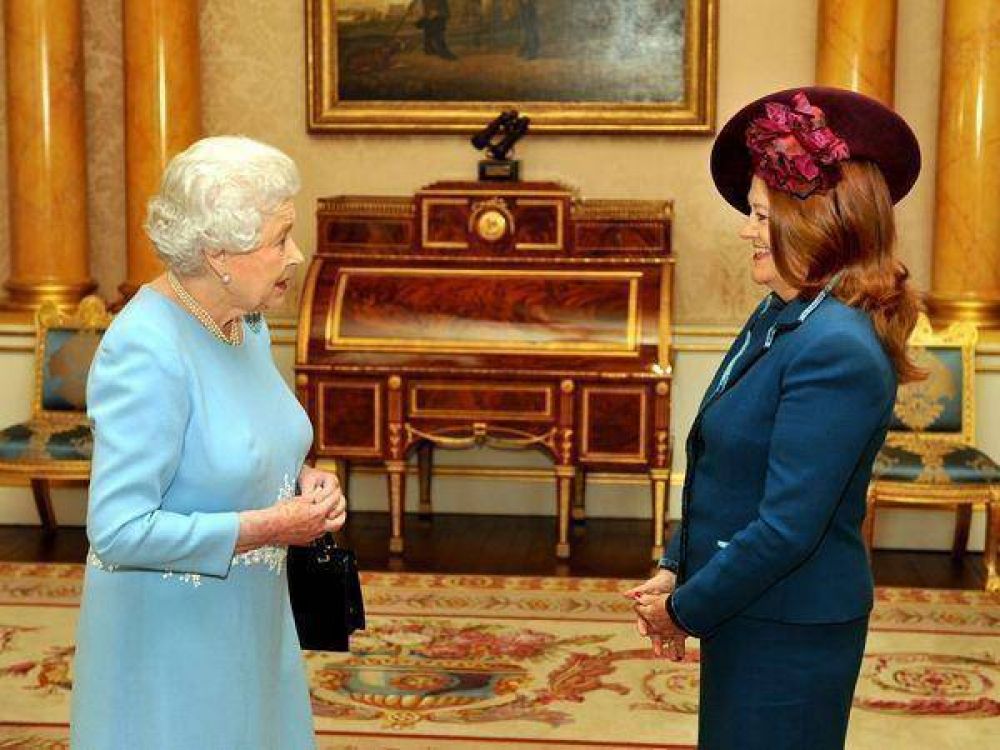 La embajadora argentina Alicia Castro se reuni� con la reina Isabel II