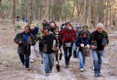 Greenpeace y vecinos realizaron una nueva protesta en tierras de Cerro Bayo 