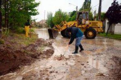Despu�s de la lluvia, comienza un intenso operativo para reparar calles