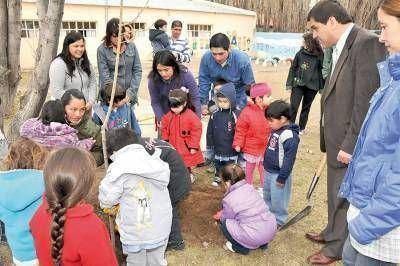 El Gobierno ejecutar� pavimento y otras obras en R�o Mayo