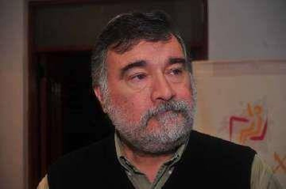 "Los pampeanos no dejaremos de luchar, trabajar y legislar en aspectos que en un futuro permita que tengamos escurrimiento de aguas de r�os en la provincia", dijo Juan 