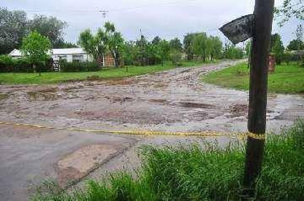 Contin�an las consecuencias de la lluvia en la ciudad