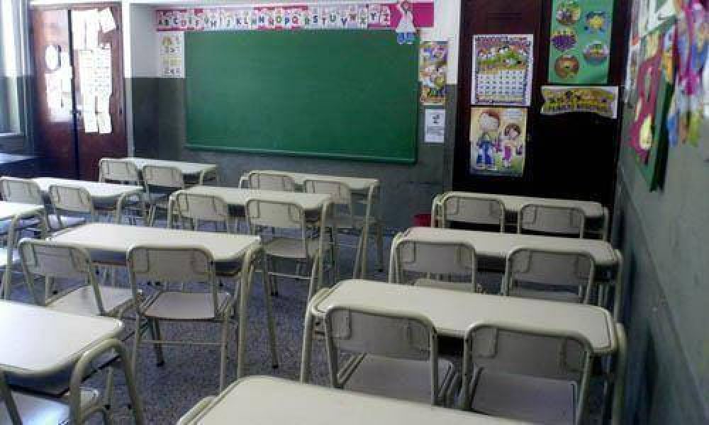 Docentes bonaerenses paran 48 horas por paritarias y salarios