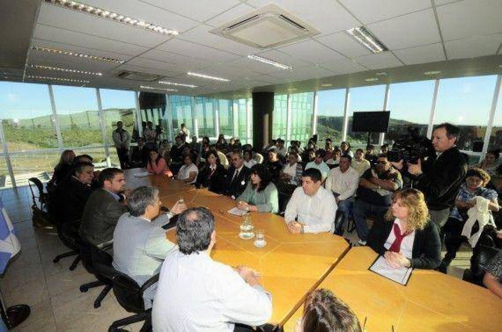 Por pedido de los vecinos el Gobierno pavimentar� cuadras en el barrio 9 de Julio