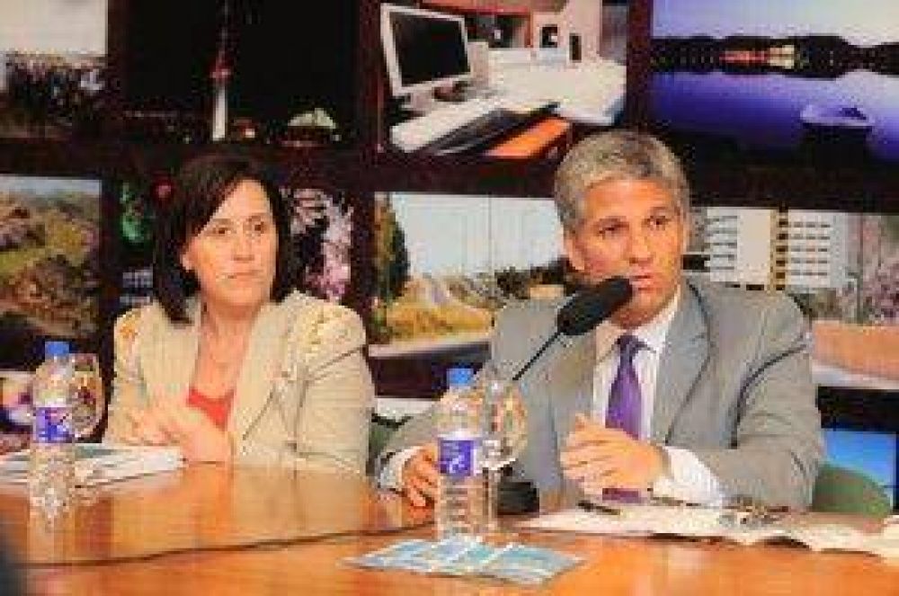 El Gobierno entreg� equipamiento a hospitales y centros de salud de la Provincia