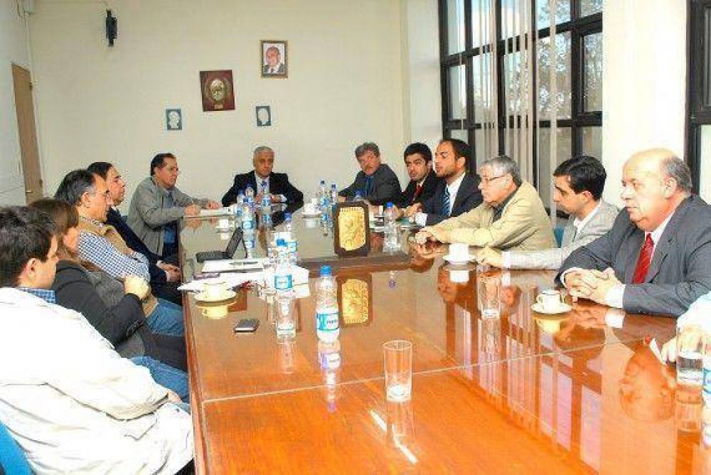 El ministro Padula dialog� tem�ticas de transporte, industria y log�stica con diputados provinciales