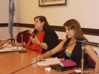 Storani, Alfons�n y Donda disertaron sobre la adopci�n en San Fernando