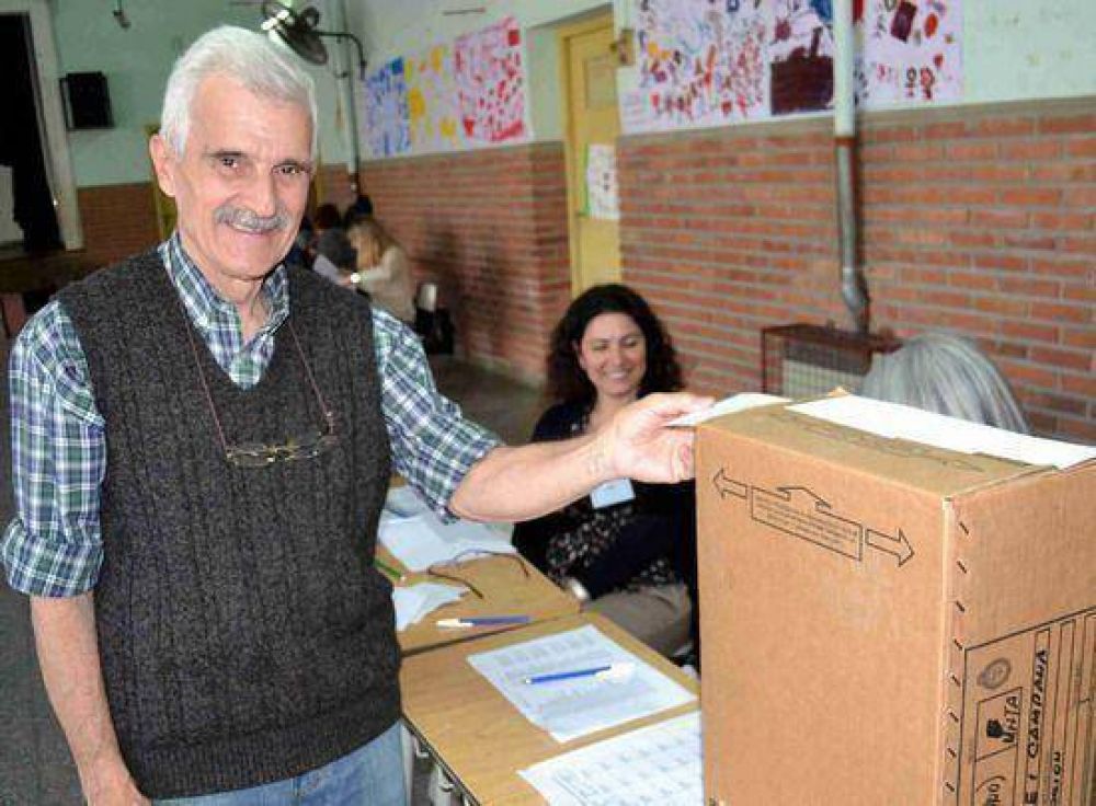 Bases Radicales gan� en la interna de la UCR y seguir� conduciendo el comit� Campana